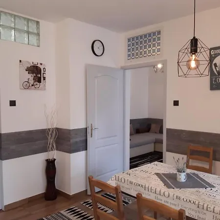 Mokka Apartman * Еґер