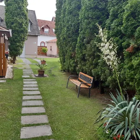 Mokka Apartman Отель Эгер
