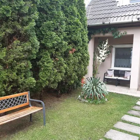 Mokka Apartman Отель *