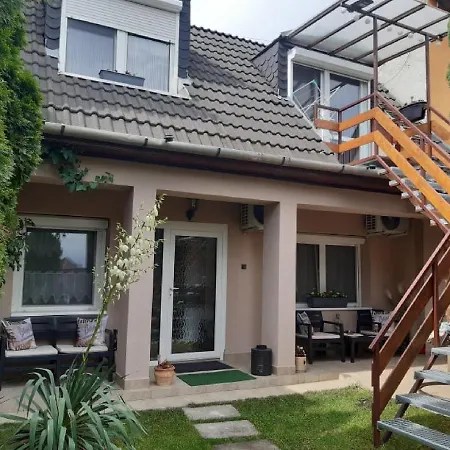 Mokka Apartman Отель *