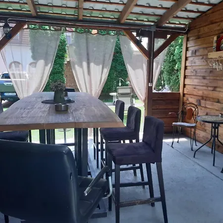 Mokka Apartman Эгер